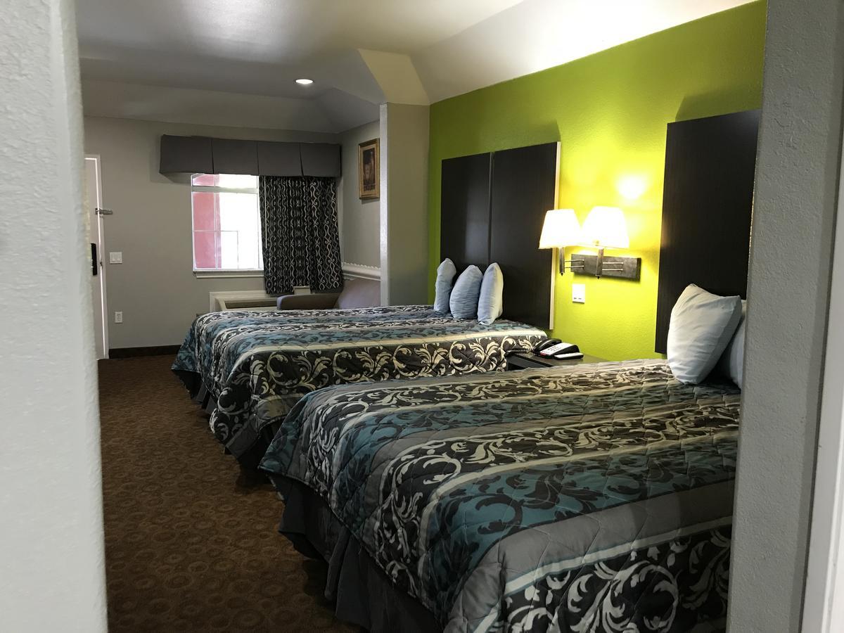 Camelot Inn And Suites Aldine Exterior photo