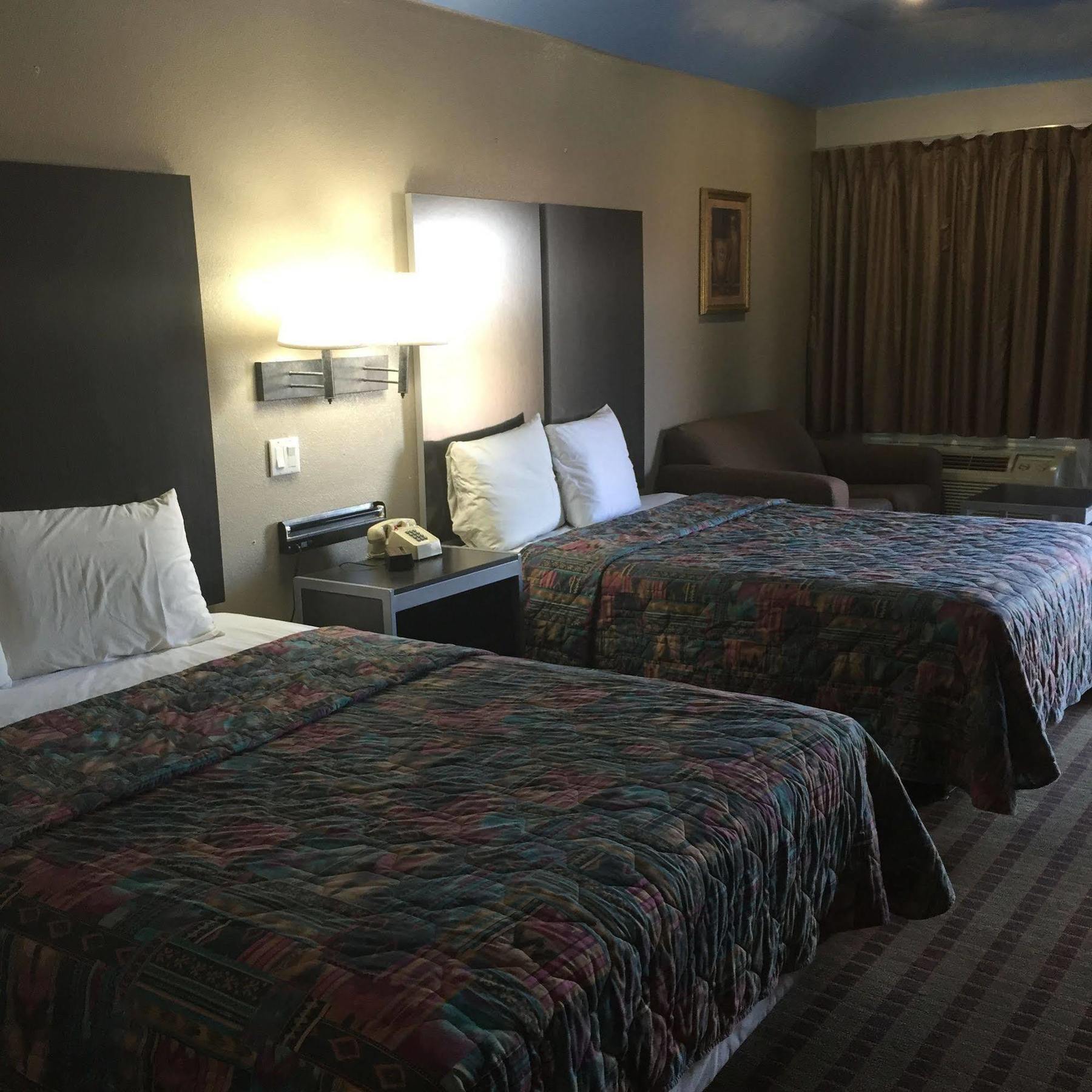 Camelot Inn And Suites Aldine Exterior photo