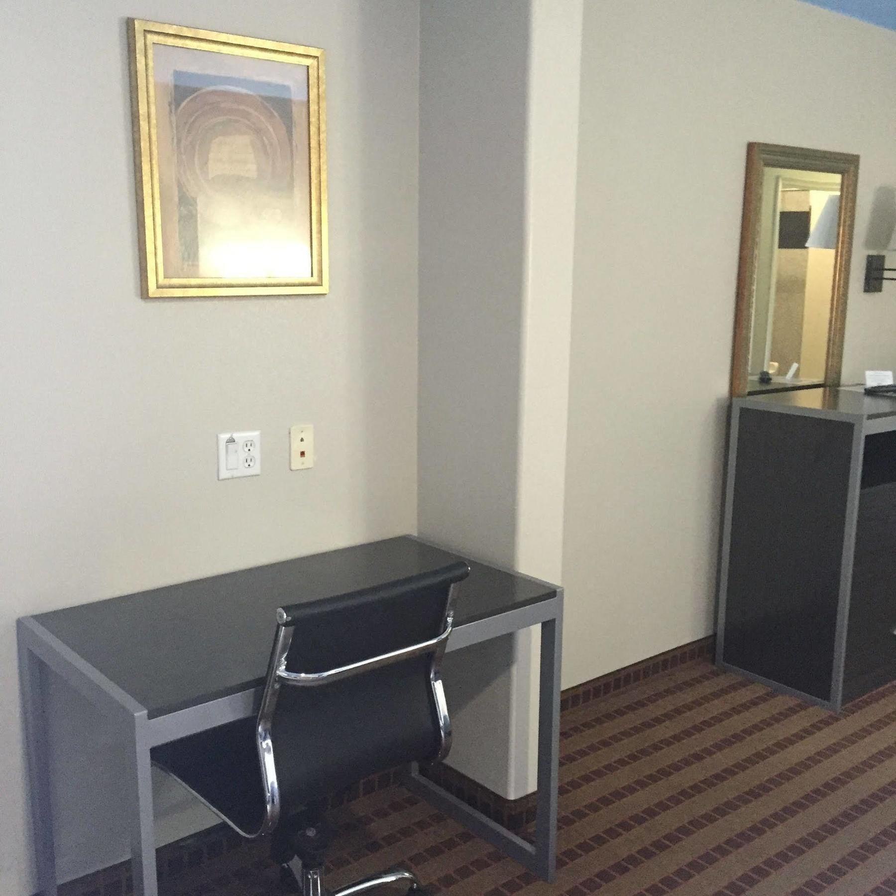 Camelot Inn And Suites Aldine Exterior photo